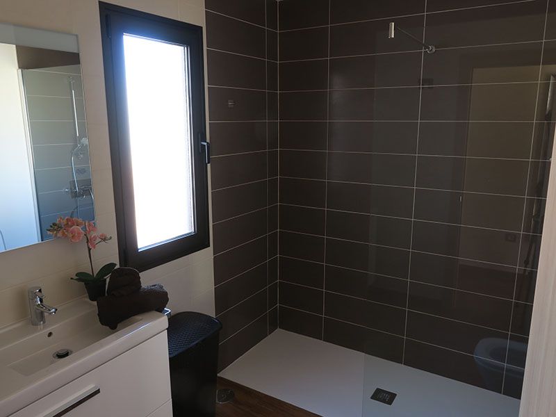 bathroom2